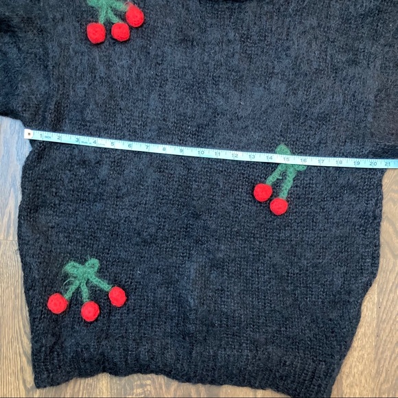 Vintage cherry sweater - Picture 8 of 10